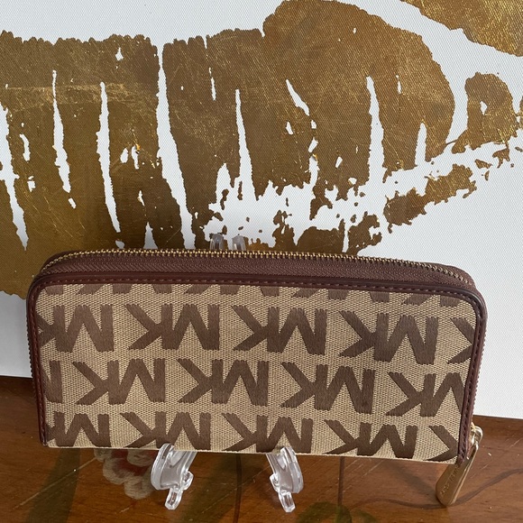 Michael Kors Fabric Signature Long Wallet; in khaki brown with gold accents - Picture 12 of 15